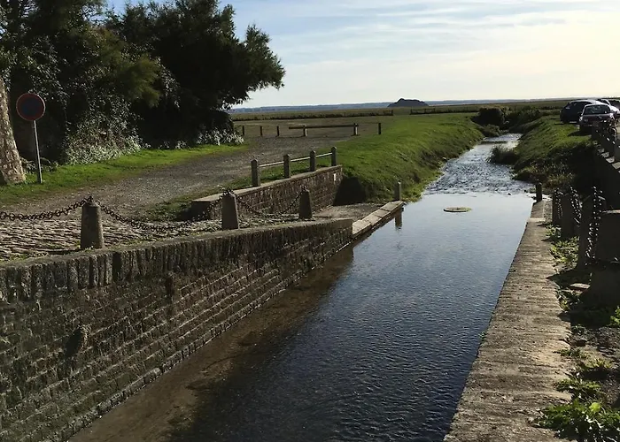 Du Mont Saint Michel Сasa de vacaciones Genêts